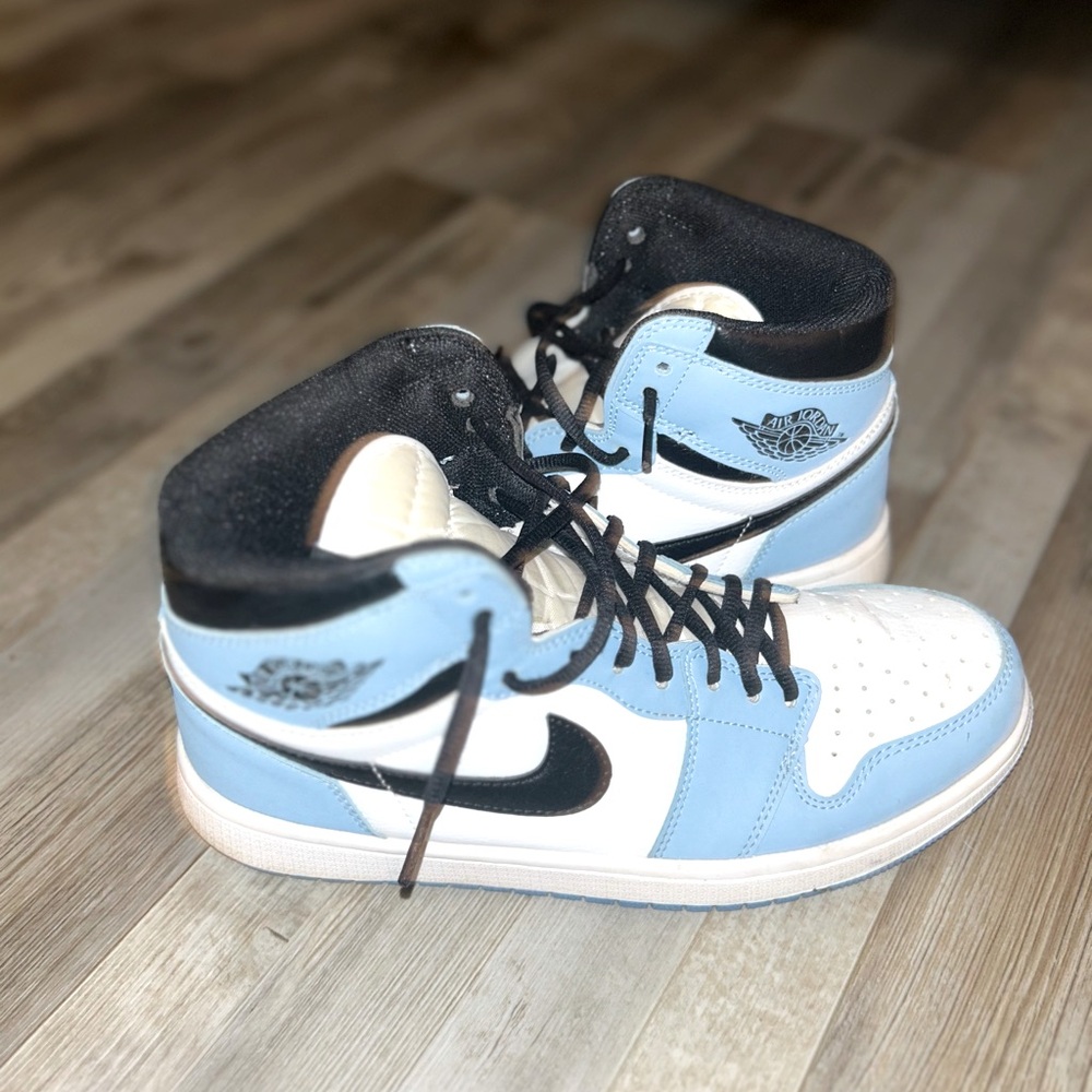 North Carolina Retro Ones
